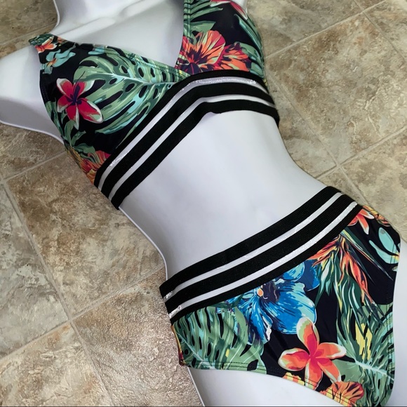 SOLD OUT ❌Two Piece Tropical Neon Swimsuit - Picture 5 of 6